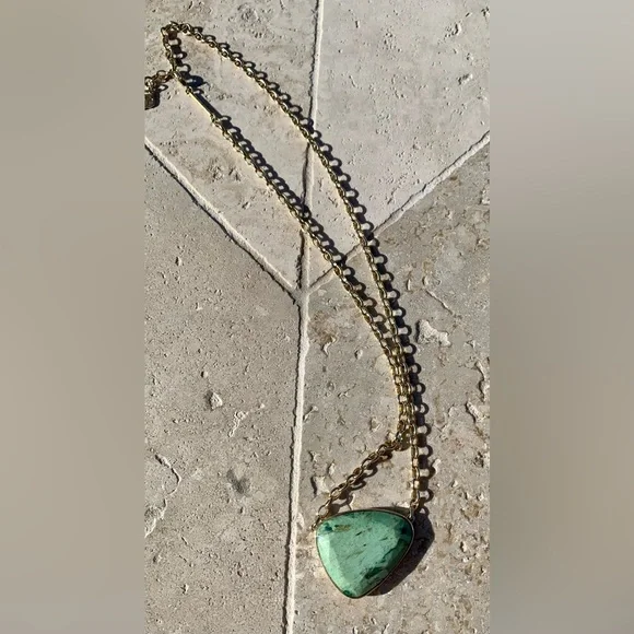 GORGEOUS sea green stone necklace. Bought NWT and never wore!  Brand new! - Picture 4 of 5
